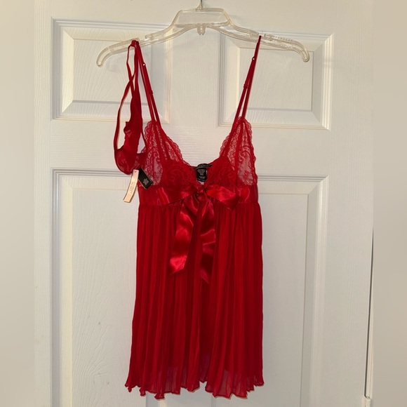 Victoria's Secret Very Sexy Red Pleated Babydoll Set! - Picture 1 of 6